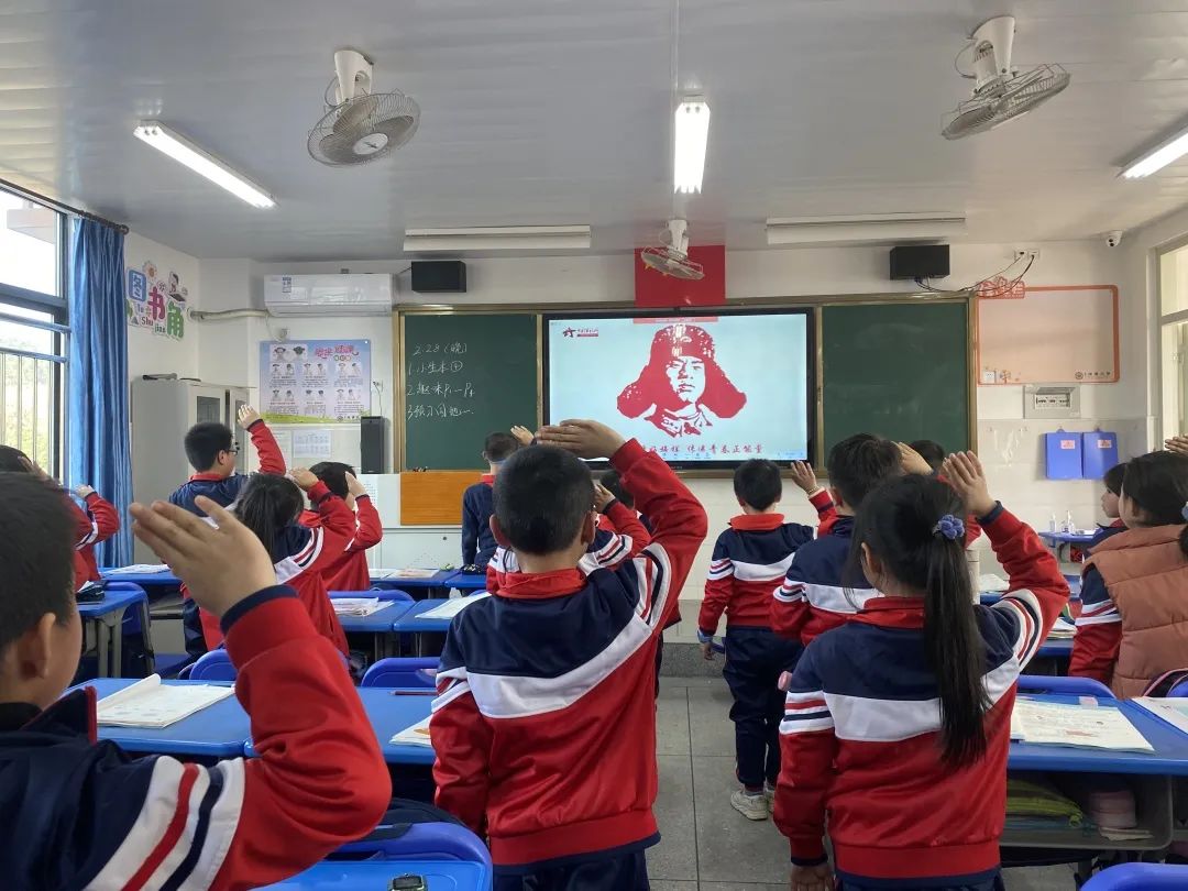 連江這樣的“雷鋒式”好少年，愛了愛了！